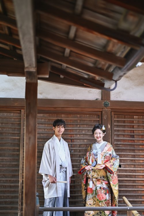 渡り廊下で結婚写真