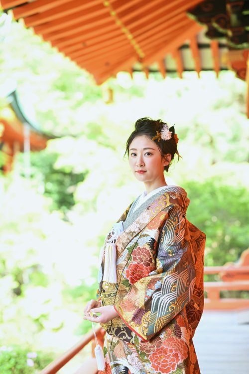 美しい新婦と広がる自然