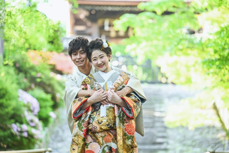 可愛くバックハグショット