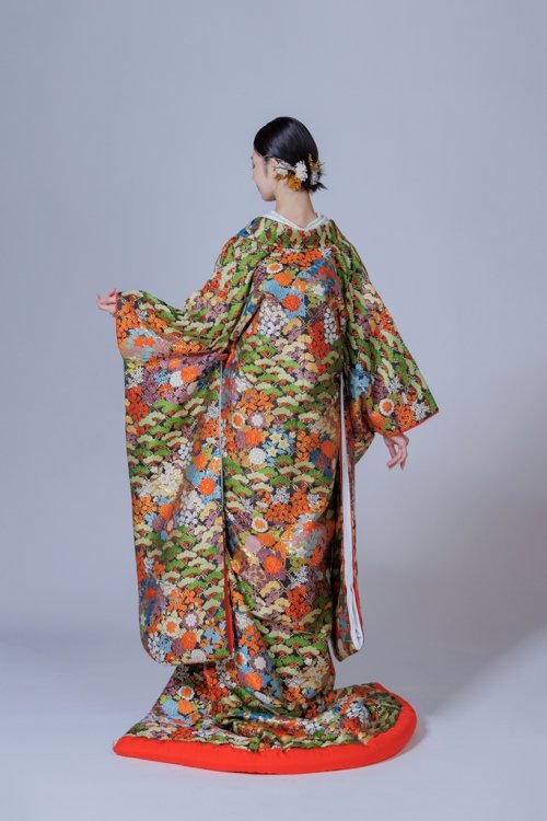 小柄のデザインの色打掛