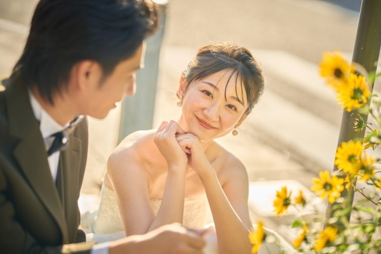 お花に囲まれてご新婦様のソロショット