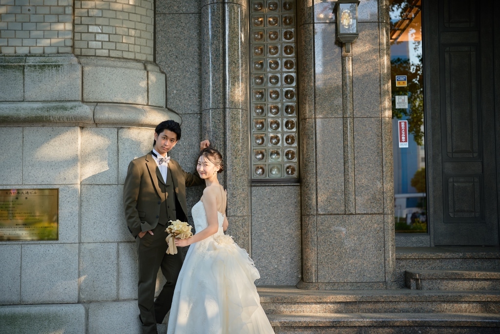 旧横浜商工奨励館前で大人な雰囲気