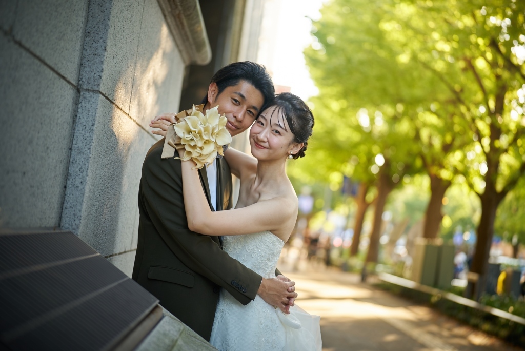 顔を寄せ合って笑顔なお二人