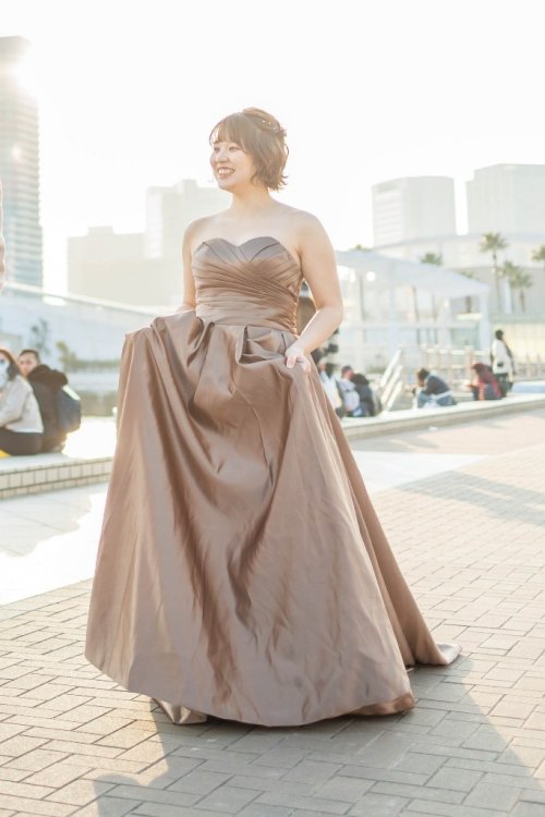 ブラウンのカラードレス