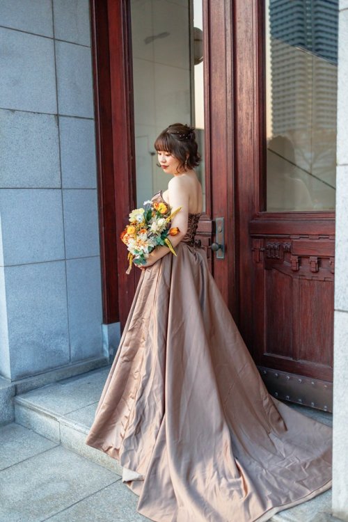 ダークなカラードレス