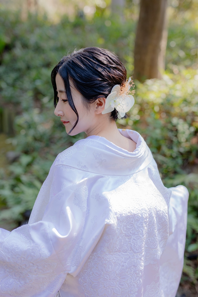 白無垢での後ろ姿