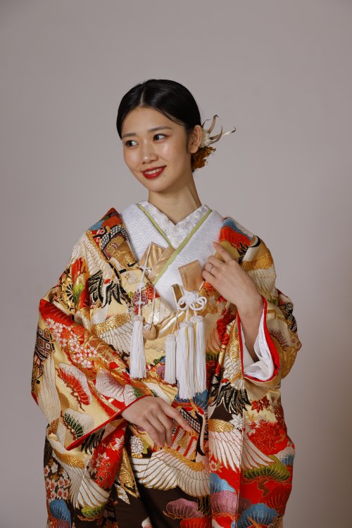 白がベースの色打掛