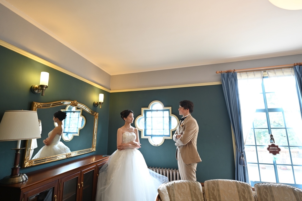 青で統一された客用寝室