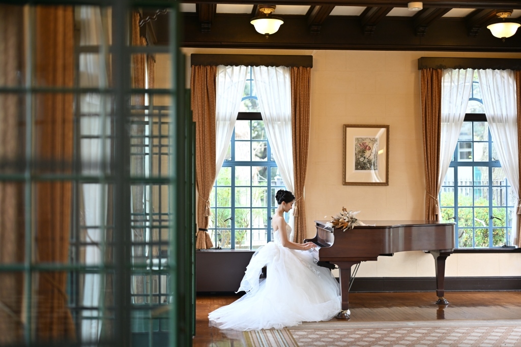 ピアノを弾く新婦様