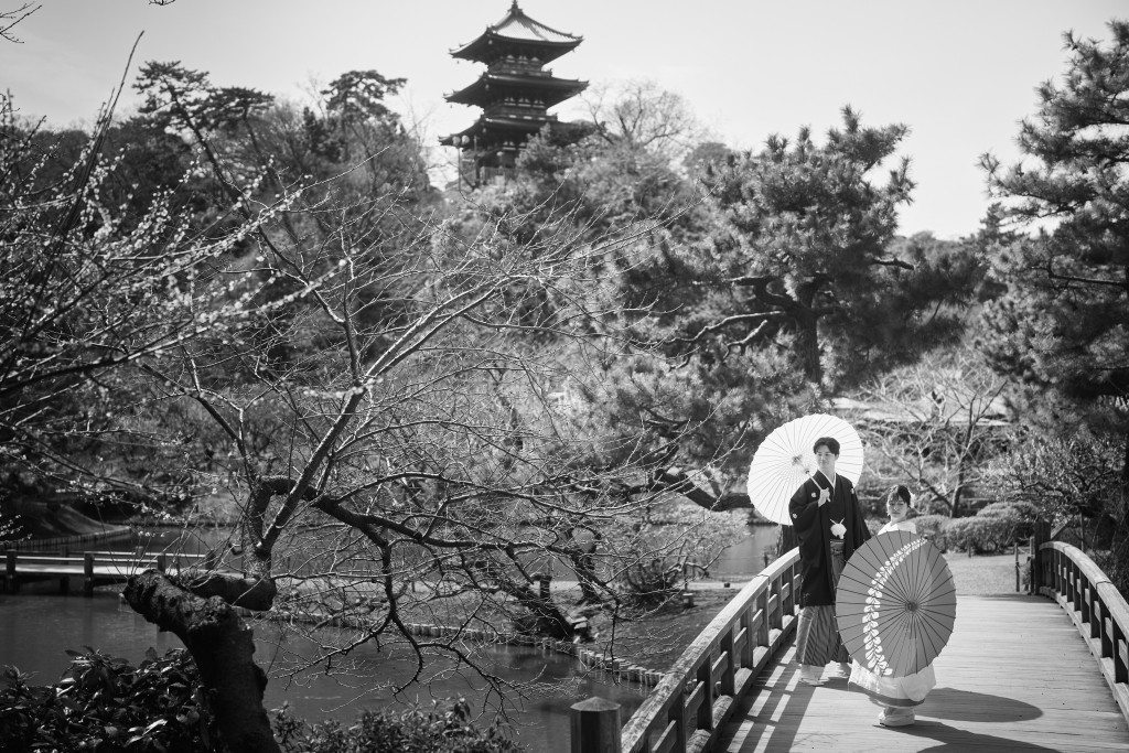 モノトーンの結婚写真