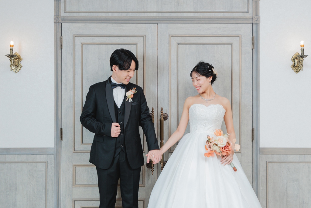 スタジオ手を繋ぐ夫婦