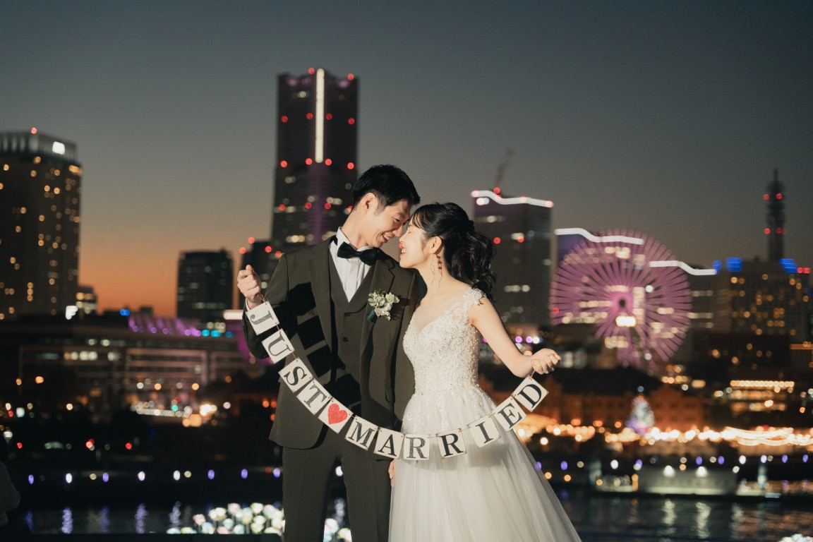 光の海に浮かぶような、大さん橋ナイトブライダルフォト