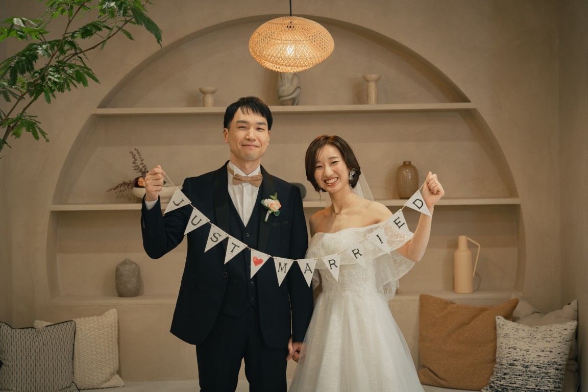 家族の笑顔がそろう、特別なスタジオウェディング