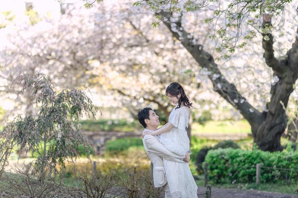 桜海と緑に包まれて、未来へ続くふたりのフォトウェディング
