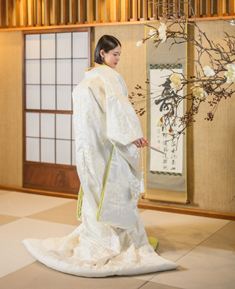 繊細で落ち着いた柄が花嫁の美しさを引き立てる、定番人気の一着です。（衣装番号白無垢　DS102）