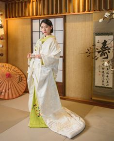 爽やかな黄緑色が印象的な、優しく可愛らしい掛下です。（ライム／衣装番号色掛下：SK21）