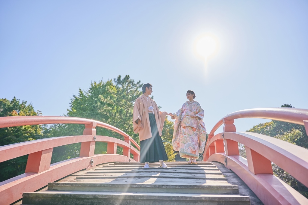 称名寺で和装撮影をする新郎新婦