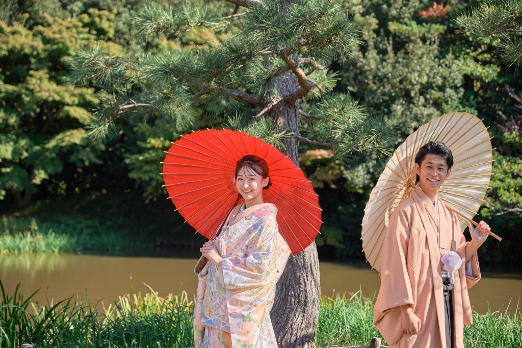 称名寺で和装撮影をする新郎新婦